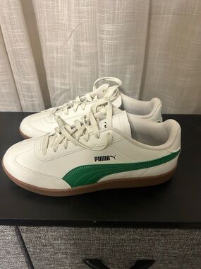 Men’s White Puma Shoes Size 9